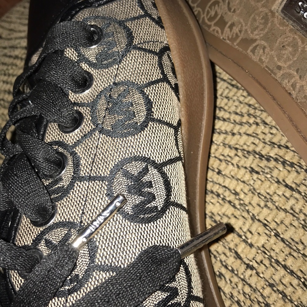 Michael Kors Shoe - Picture 3 of 5